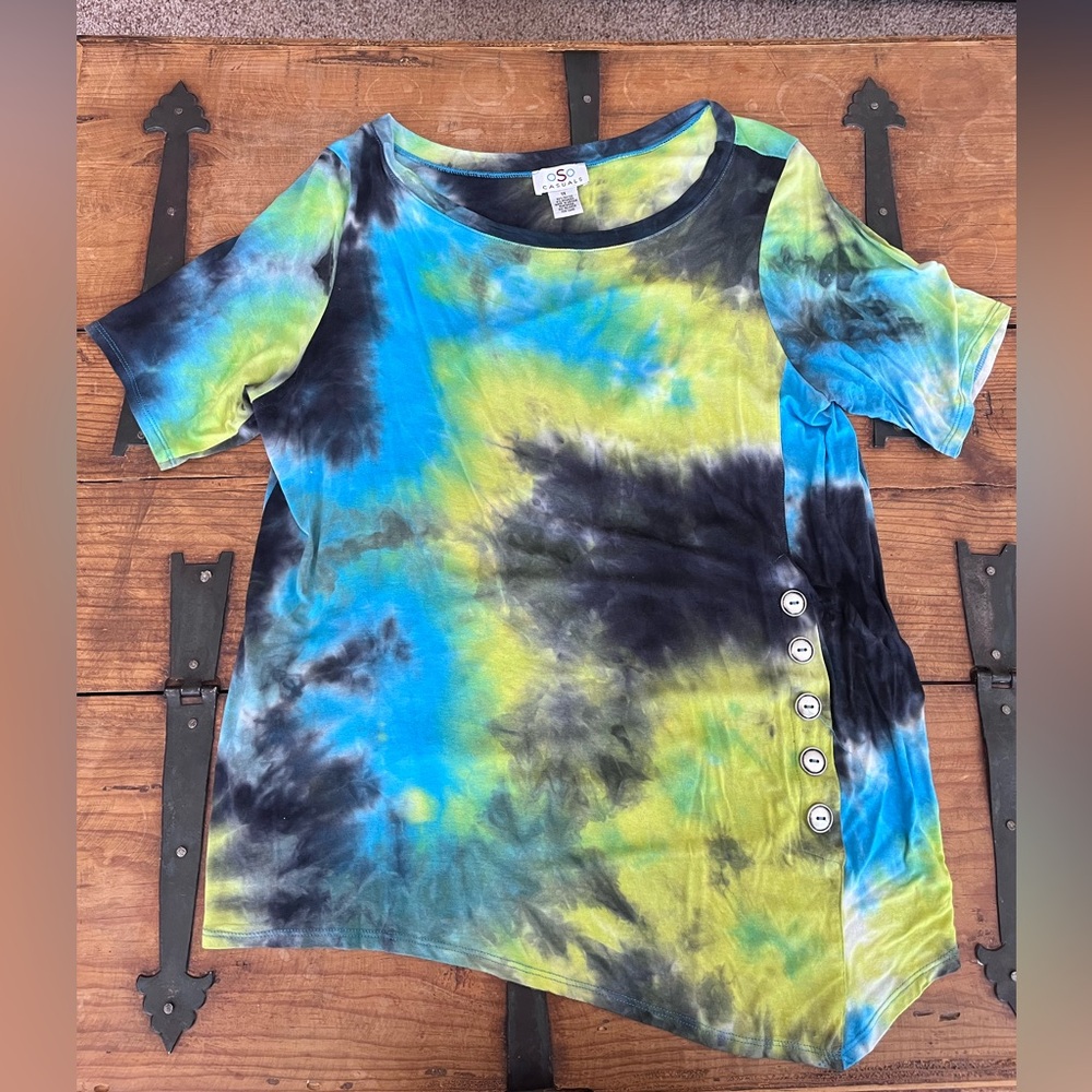 Tie-Dye Short Sleeve Tee with Side Button Detail - Blue, Green & Black‎